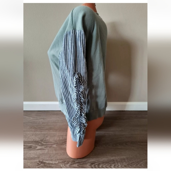 Women's Charmed Hearts Striped Open Ruffle Sleeve Knit Top Sweater M - Picture 3 of 7